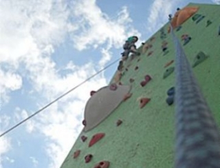  汝拉山区的移动攀岩墙